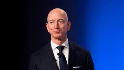 شرير ومش عاوزينه.. عريضة تطالب بمنع بيزوس من العودة إلى الأرض بعد رحلته الفضائية