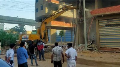 القانون فوق البلطجة.. إزالة العقارات المخالفة للمتهمين بمحاولة اغتيال رئيس حي عين شمس