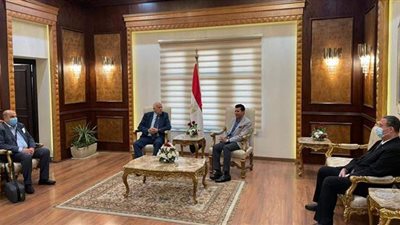 وزير الرياضة يستقبل نظيره الفلسطيني بمطار القاهرة
