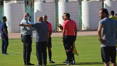 بعد المطالبة بالانسحاب.. إيقاف مباراة كفر الشيخ والجزيرة المطروحي | صور