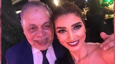 أشرف زكي وروجينا يستمتعان بالعطلة الصيفية | صور