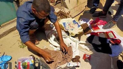 طلاسم وعظام حيوانات ودماء على ملابس.. أعمال سفلية بمقابر الغربية | فيديو