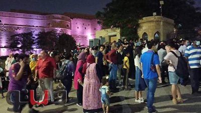 تجمعات كثيفة أمام القلعة لحضور حفل ختام مهرجان الطبول| صور