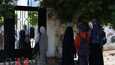 بث مباشر.. توافد طلاب الثانوية الأزهرية على اللجان لأداء امتحان نهاية العام