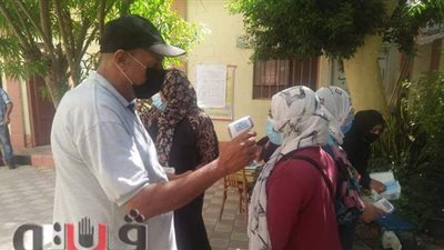 750 ألف طالب بالدبلومات الفنية يؤدون امتحان العربي.. إجراءات احترازية مشددة.. حل امتحان الدين بالمنازل.. وتحذير من المحمول