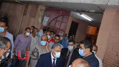 محافظ المنيا يطمئن على مصابي حادث تصادم ميكروباص و3 سيارات بالطريق الدائري