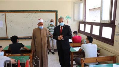 رئيس جامعة الأزهر يتفقد امتحانات الشهادة الثانوية في يومها الأول