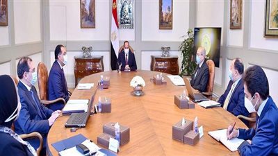 السيسي يتابع عددا من مشروعات البترول.. يوجه بمواصلة تنفيذ خطة توصيل الغاز للمنازل.. والتوسع في محطات غاز السيارات