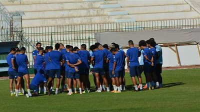 قائد فريق المحلة يجتمع باللاعبين لبحث أسباب تراجع النتائج | صور