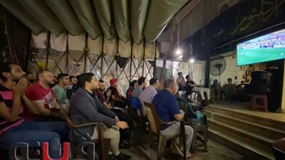 مقاهي مدينة نصر كاملة العدد خلال مباراة الأهلي أمام الترجي | صور
