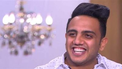 «أوس أوس» يحتفل بعيد ميلاد أحمد مكي على طريقته الخاصة