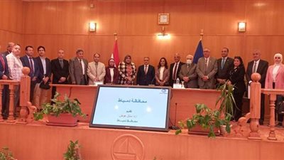 منال عوض تستعرض جهود التنمية في دمياط أمام 