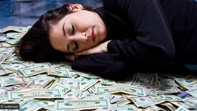 تفسير حلم النقود الورقية في المنام وعلاقته بالتغلب علي الأزمات والتمتع بالاستقرار