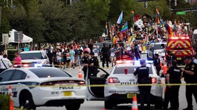 تتزعمهم نائبة ديمقراطية.. سيارة تدهس مسيرة للمثليين في فلوريدا | فيديو