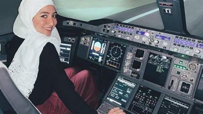 مايا غزال.. حكاية أول لاجئة سورية تصبح كابتن طيار في بريطانيا | صور