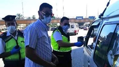 الشرطة تغرم 12963 شخصا لعدم الالتزام بارتداء الكمامات