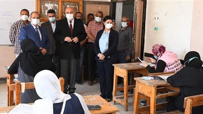 محافظ قنا يتابع انتظام سير امتحانات الدبلومات الفنية