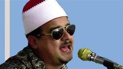 سر بكاء ممدوح عامر أمام قبر الشيخ محمد صديق المنشاوي