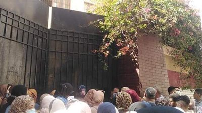 فوضى وزحام على مكاتب تظلمات الشهادة الإعدادية بالإسكندرية | صور