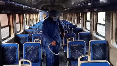 الخدمات المتكاملة للسكك الحديدية تشن حملة تعقيم وتطهير للقطارات