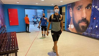 وصول حافلتي بيراميدز والرجاء لاستاد الدفاع الجوي | صور