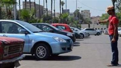 «السجن والغرامة».. عقوبة ممارسة تنظيم انتظار المركبات في غير الأماكن المحددة