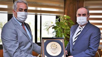 وزير الطيران بعد لقائه رئيس نقابة العاملين: عمال مصر هم العمود الفقري للتنمية