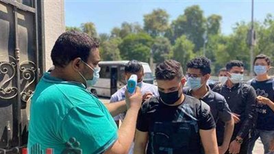 طلاب الثانوية العامة يؤدون الامتحان التجريبي الثالث.. توزيع أرقام الجلوس قبل دخول اللجان.. والتزام بالإجراءات الاحترازية المشددة