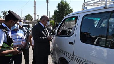 محافظ قنا يتفقد موقف سيارات بمركزي قفط وقوص