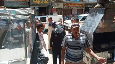 شن حملات لإزالة الإشغالات وتعديات الباعة الجائلين بأسيوط | صور