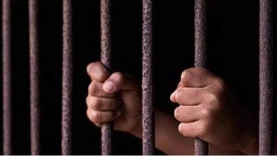 حبس عاطل بتهمة بحيازة مخدرات في الساحل