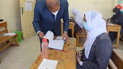 رئيس جامعة الأزهر يتفقد سير امتحانات مادة الديناميكا بمعهد فتيات المنطقة السادسة