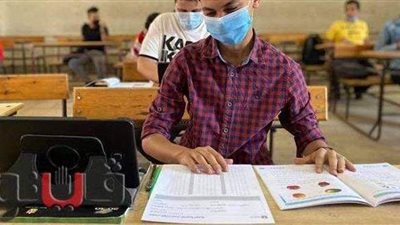 كاميرا فيتو في بث مباشر داخل لجان الثانوية العامة.. الطلاب يؤدون البروفة الأخيرة لامتحانات نهاية العامة.. والمراقبون يلبّون طلبات التلاميذ