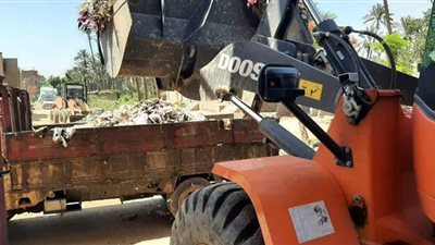 رفع 350 طن مخلفات أسفل الطريق الدائرى بكفر غطاطي | صور