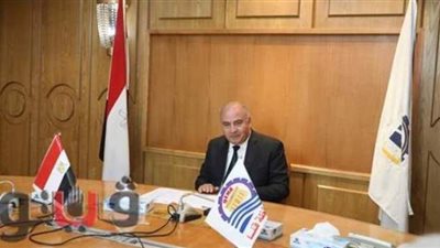 محافظ قنا يلتقي شابا متقدما لإحدى الفتيات اليتيمات بدار رعاية