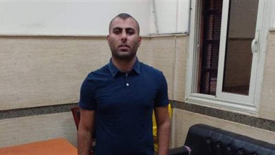 كاميرات المراقبة ترصد لحظة سرقة سيارة بالمنيل | فيديو وصور