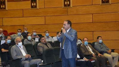 محافظ المنيا يناقش رؤية المحافظة في تنفيذ مبادرة «سكن كريم»