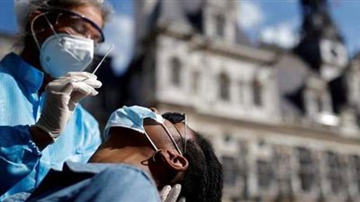 رغم حصول 81 % من البالغين على اللقاح.. ارتفاع كبير في إصابات كورونا ببريطانيا