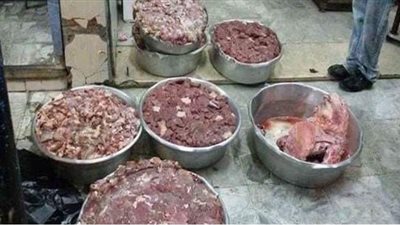 ضبط 200 كجم لحوم فاسدة بأحد مطاعم الوجبات السريعة ببورسعيد l  صور