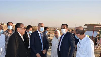 وزير الإسكان يكلف ​بضغط البرامج الزمنية لتنفيذ شقق 