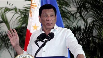 رئيس الفلبين يهدد من يرفضون التطعيم ضد كورونا بالسجن