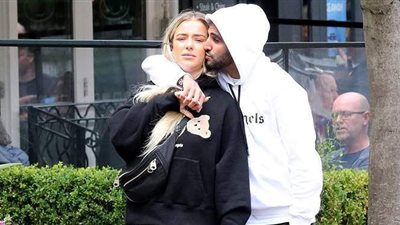 بخاتم ثمنه 400 ألف جنيه إسترليني.. رياض محرز يخطب صديقته عارضة الأزياء