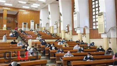 رئيس جامعة القاهرة يشدد على الالتزام بالإجراءات الاحترازية بالامتحانات