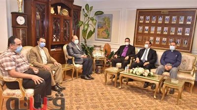 محافظ أسيوط يستقبل وفد كنائس نهضة القداسة بمصر | صور