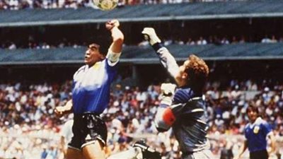 اليوم.. ذكرى هدف مارادونا الذي لا ينسى في شباك إنجلترا
