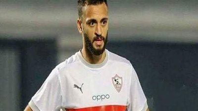 مروان حمدي يصافح لاعبي المقاصة