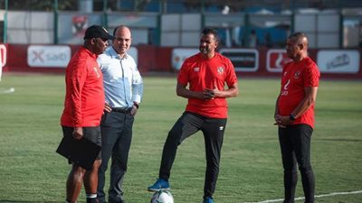 دوري أبطال إفريقيا.. موسيماني يجتمع مع «أبو عبلة» على هامش مران الأهلي