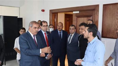 رئيس جامعة الأزهر يتفقد وحدات التحول الرقمي والربط الإلكتروني بالجامعة
