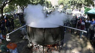 توفي بطريقة مأساوية.. طباخ سقط في قدر الحساء