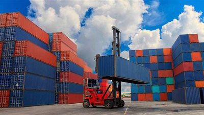 «سفن الرورو».. أمل المنطقة الاقتصادية في تنمية الإيرادات وزيادة فرص العمل